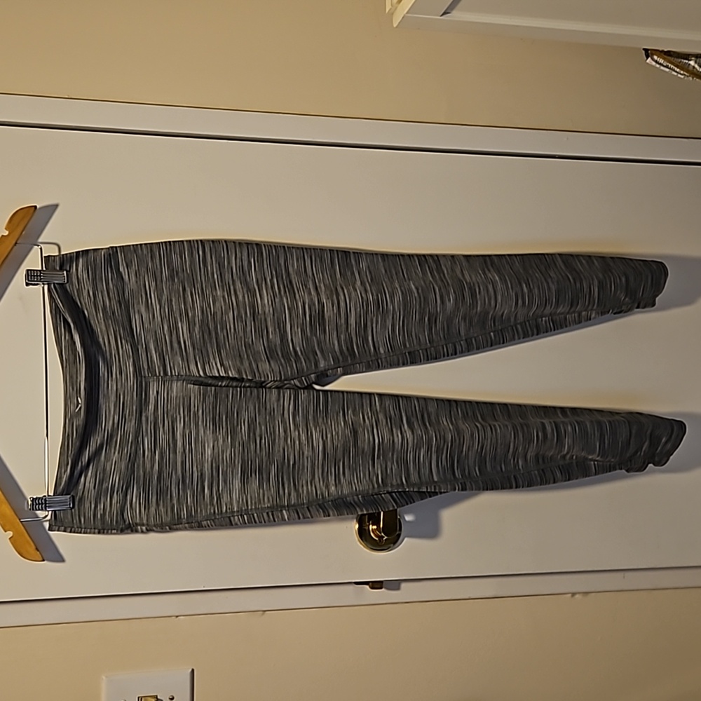 Old Navy Active Fitted Size Medium Leggings